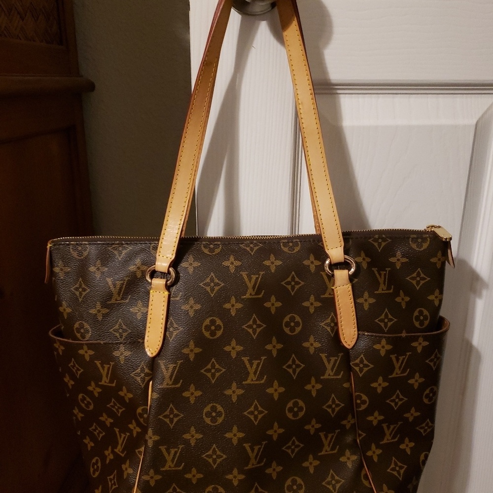 Vuitton Totally MM Monogram